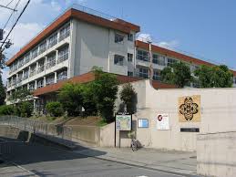 出身小学校は豊中市立緑地小学校