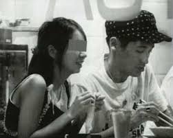 結婚の馴れ初めはパーティー