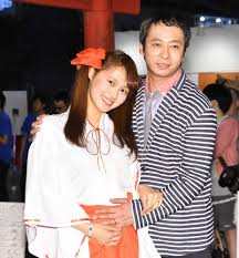 飯村貴子との離婚理由と不倫報道
