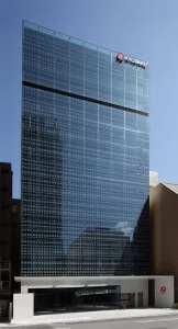 旦那・榎本善紀の会社「京楽産業」とは？業界を牽引するパチンコメーカーの実態