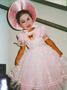 2歳での両親の離婚と母子家庭の始まり