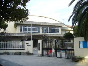 アイナジエンドの出身中学は豊中市立第四中学校