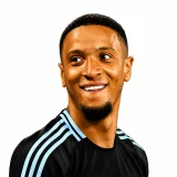エズリ・コンサのプレースタイル｜現代型CBの機動力と守備術を解説