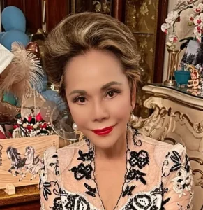 デヴィ夫人の両親の職業や国籍｜父親・根本兵七郎と母親・根本政子