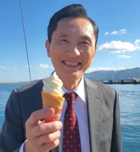 松重豊の妻との馴れ初めは飲み会！約8年間の交際から1989年の結婚までの道のり